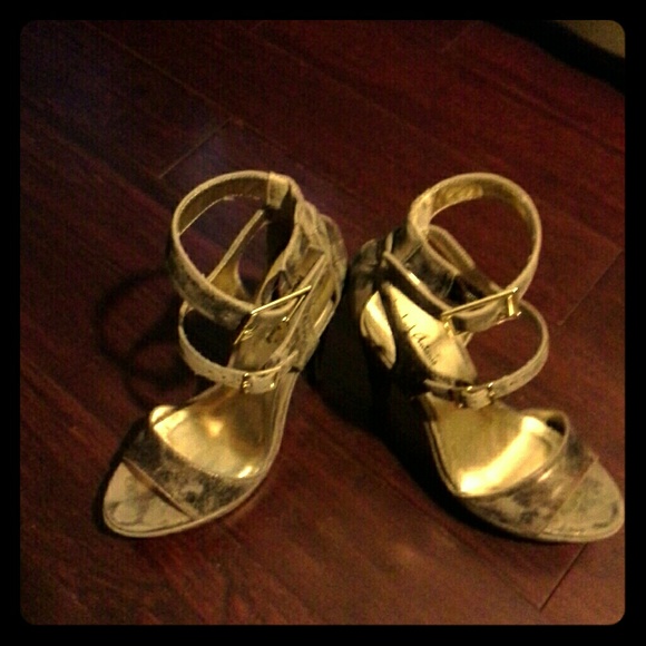 Shoes - Picture 1 of 4